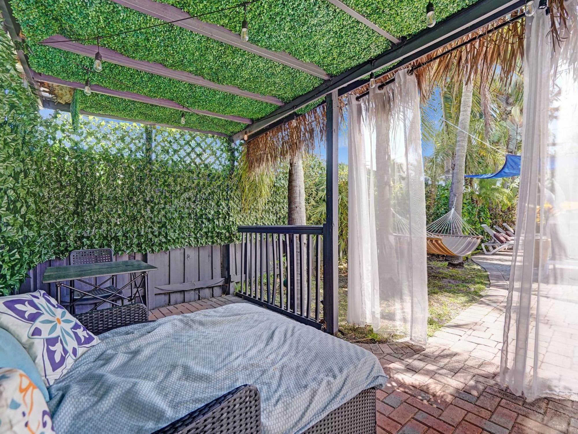 Large Gay Men'S 1 Bedroom W Gameroom Heated Pool Clothing Optional Oakland Park Buitenkant foto